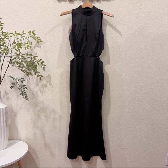 Elliatt Societies Satin Midi Dress in Black Size Small NWT - Picture 5 of 9